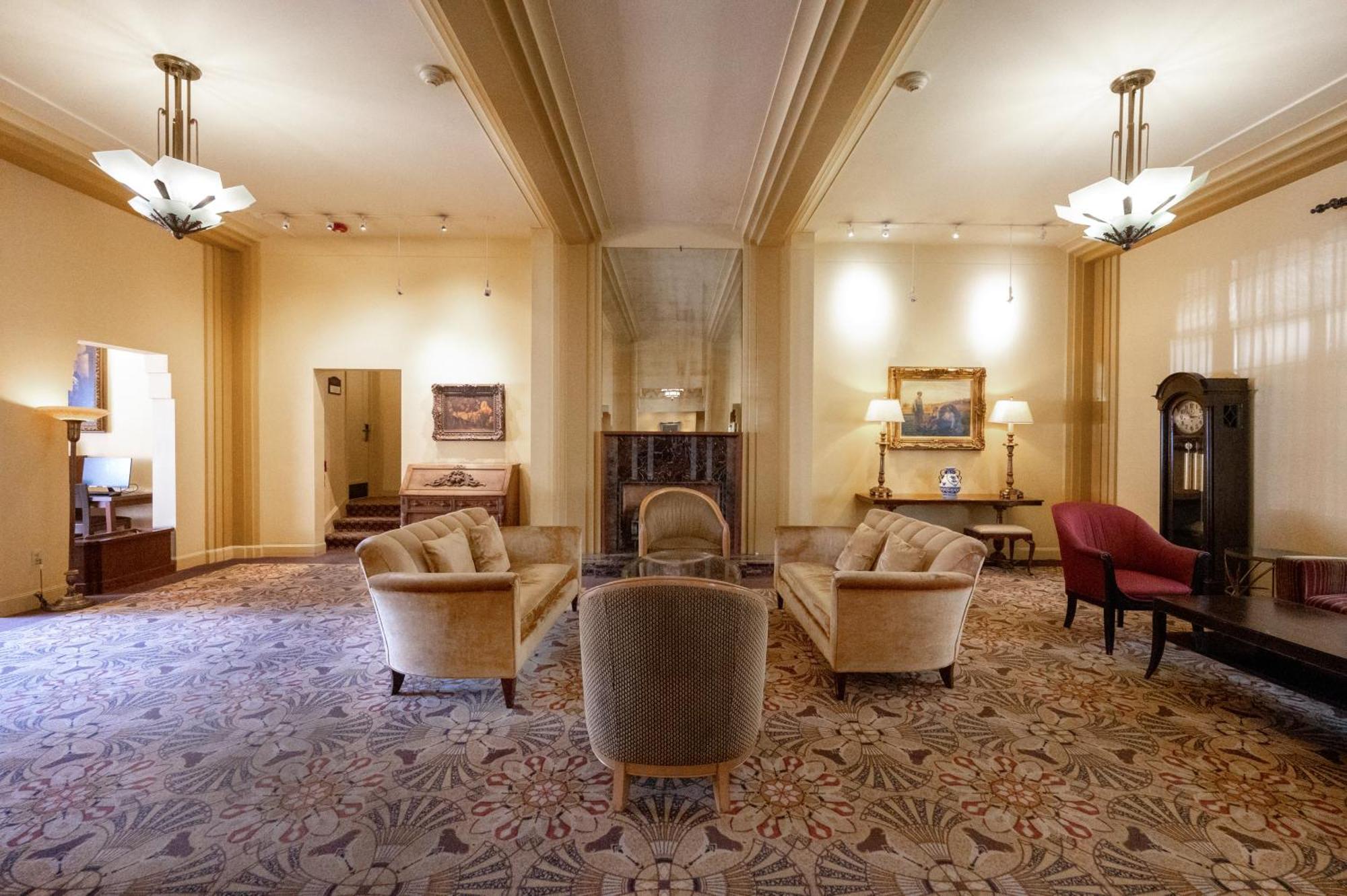 The Baroness Hotel Сиатъл Екстериор снимка
