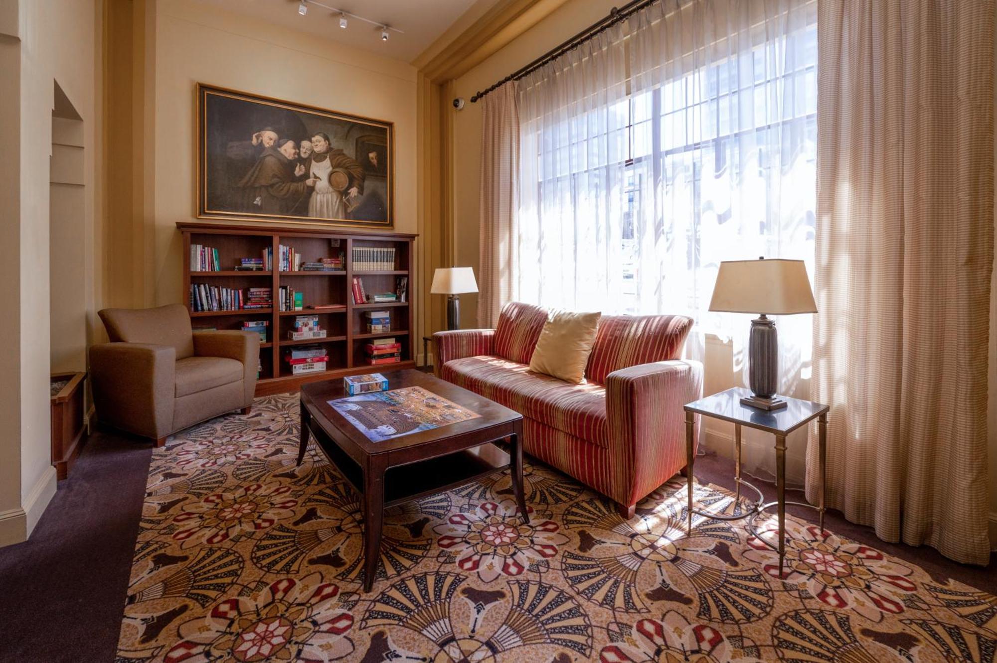 The Baroness Hotel Сиатъл Екстериор снимка