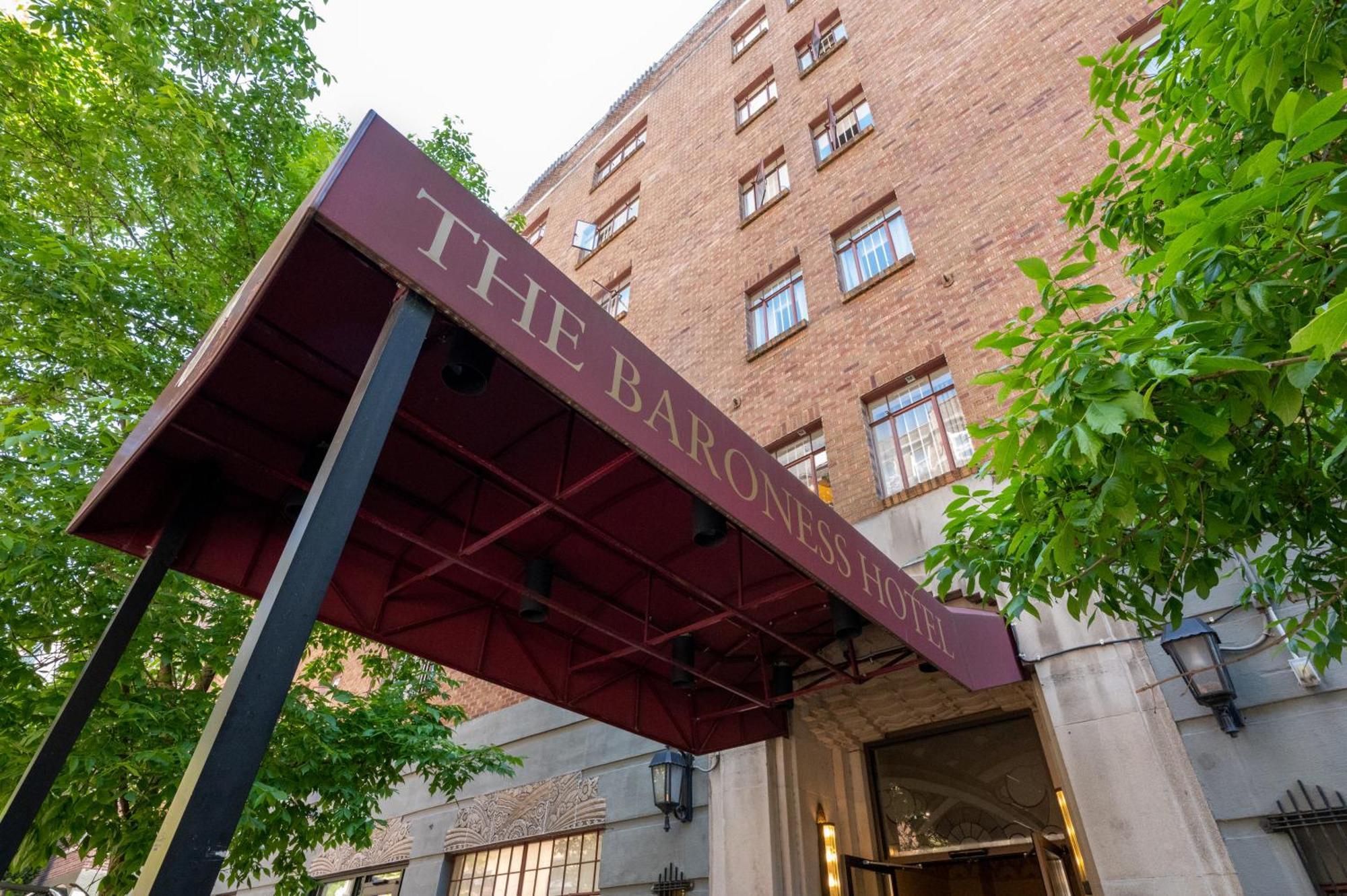 The Baroness Hotel Сиатъл Екстериор снимка